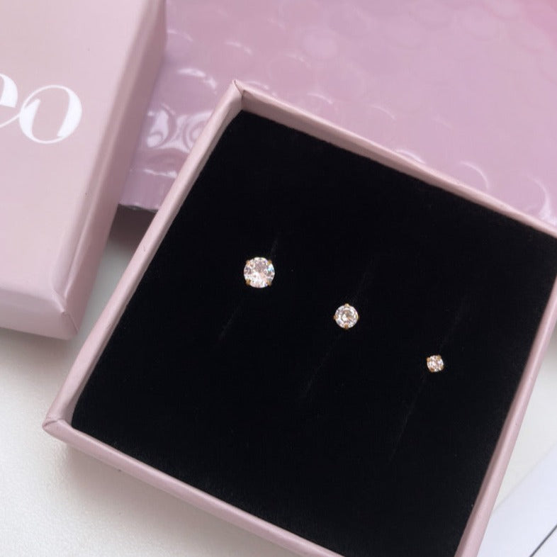 gold solitaire stud set