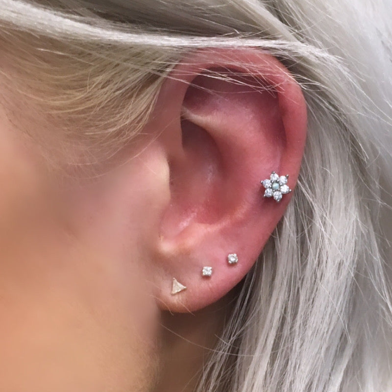 Silver Flower Cartilage Stud - Cameo